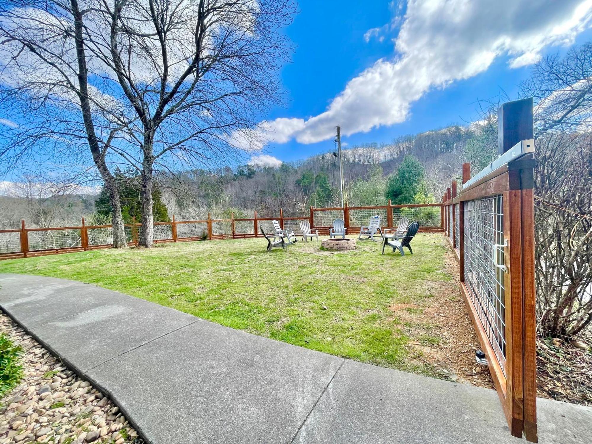 5Bedrooms*4King Beds*Outstanding Location*Hottub* Sevierville Exterior photo